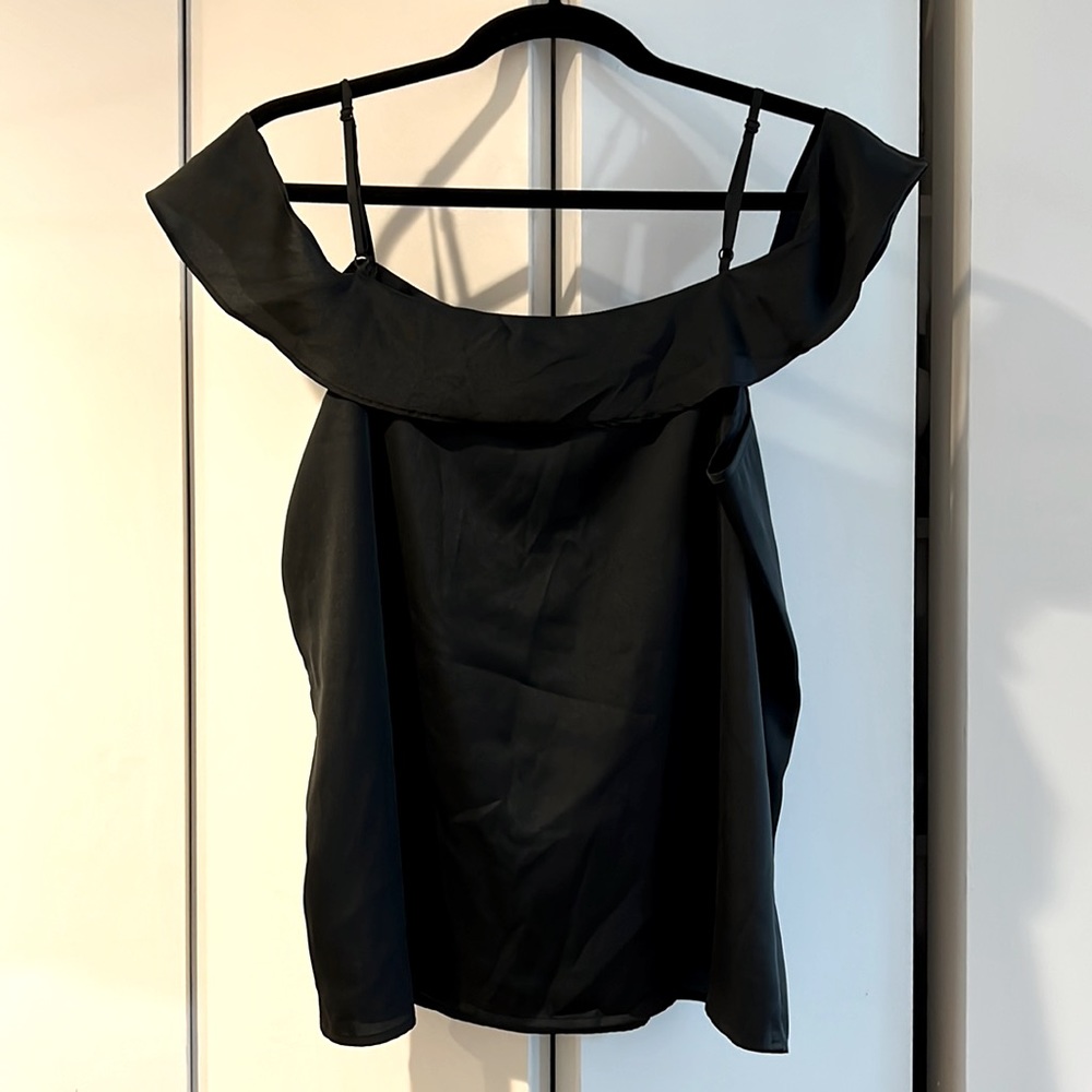 Thin top with side sleeve overlay.